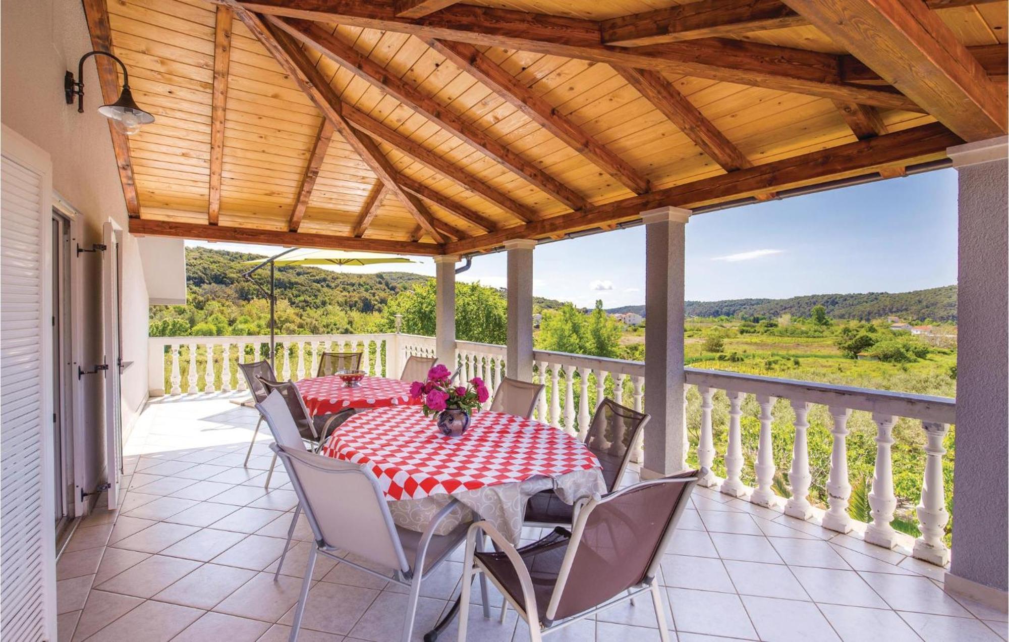 Lovely Apartment In Kampor With Kitchen Exterior photo