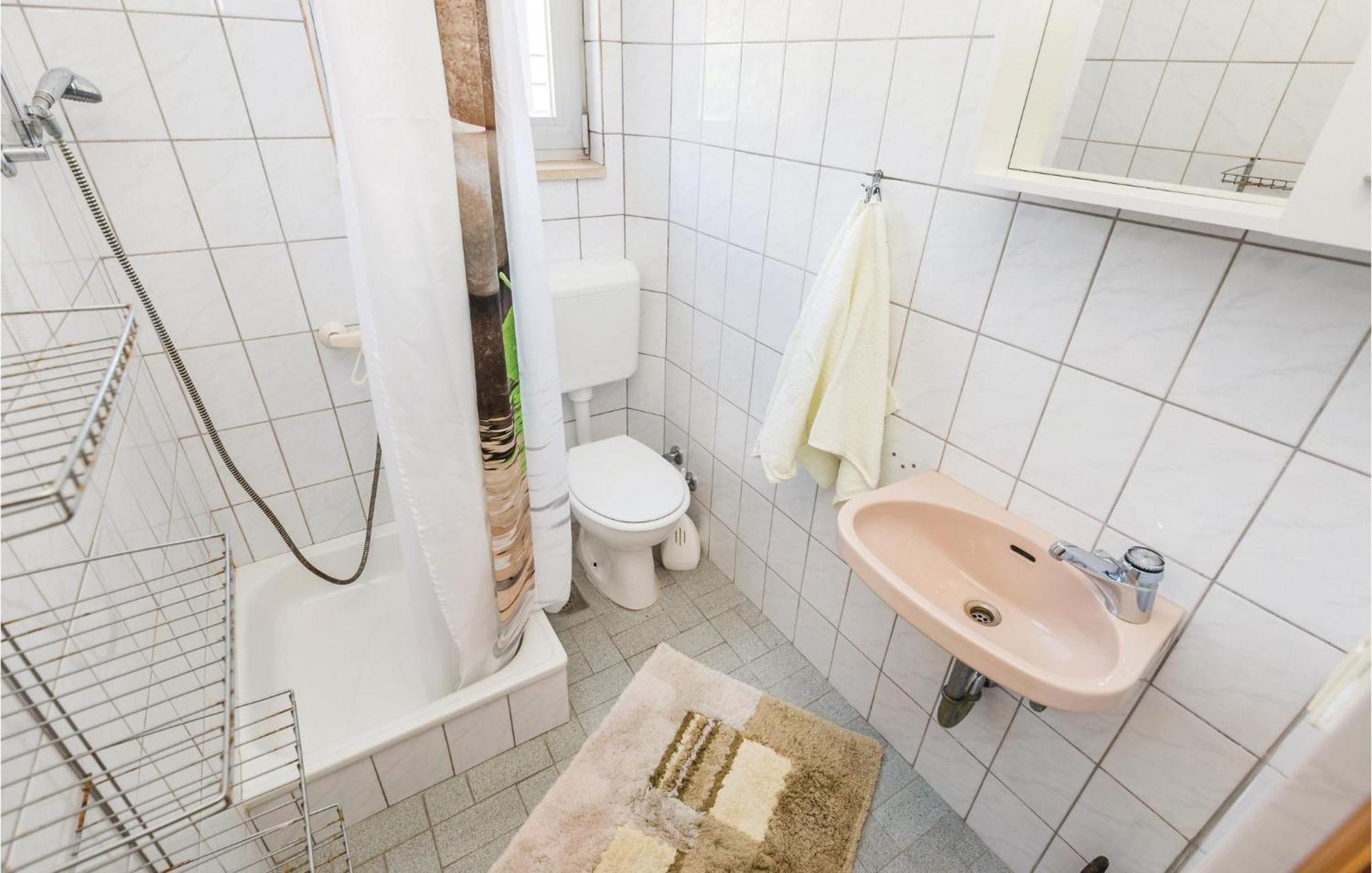 Lovely Apartment In Kampor With Kitchen Exterior photo